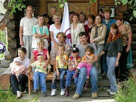 Group photo with visitors and representatives of the Roerich's museum of Uimon valley