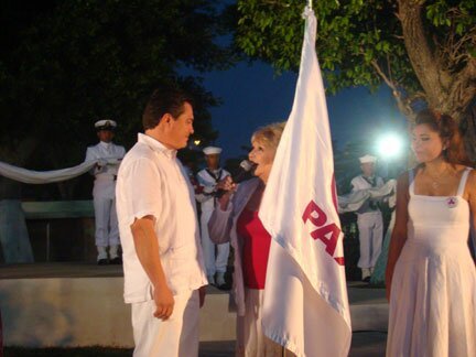 La Bandera de la Paz en la bella �Cozumel, isla de paz�