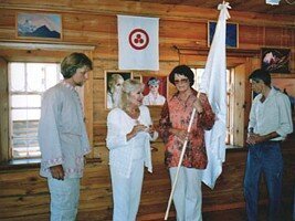 Entrega de la Bandera de la Paz a la Siberian Roerich Society