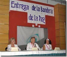 Entrega de la Bandera de la Paz a la Red Iberica de Luz en Espa&ntilde;a.