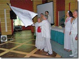 Entrega de la Bandera de la Paz a la Red Iberica de Luz en Espa&ntilde;a.