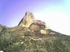 La Bandera de la Paz en la Cima de la Pe&ntilde;a M&aacute;gica de Bernal-Quer&eacute;taro