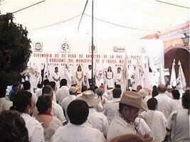 La Bandera de la Paz en la Cima de la Pe&ntilde;a M&aacute;gica de Bernal-Quer&eacute;taro