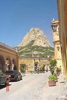 La Bandera de la Paz en la Cima de la Pe&ntilde;a M&aacute;gica de Bernal-Quer&eacute;taro