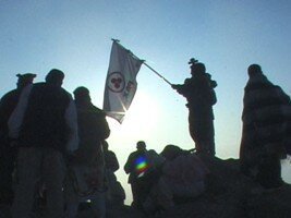 La Bandera de la Paz en la Cima de la Pe&ntilde;a M&aacute;gica de Bernal-Quer&eacute;taro